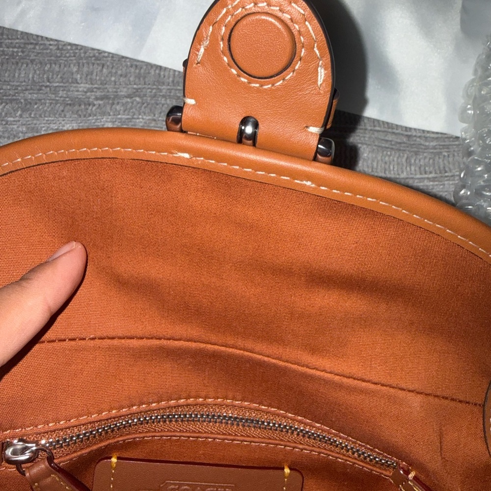 SOLD, DO NOT BUY *****COACH SOHO BAG 25
In Crystal Signature Jacquard - Picture 8 of 10